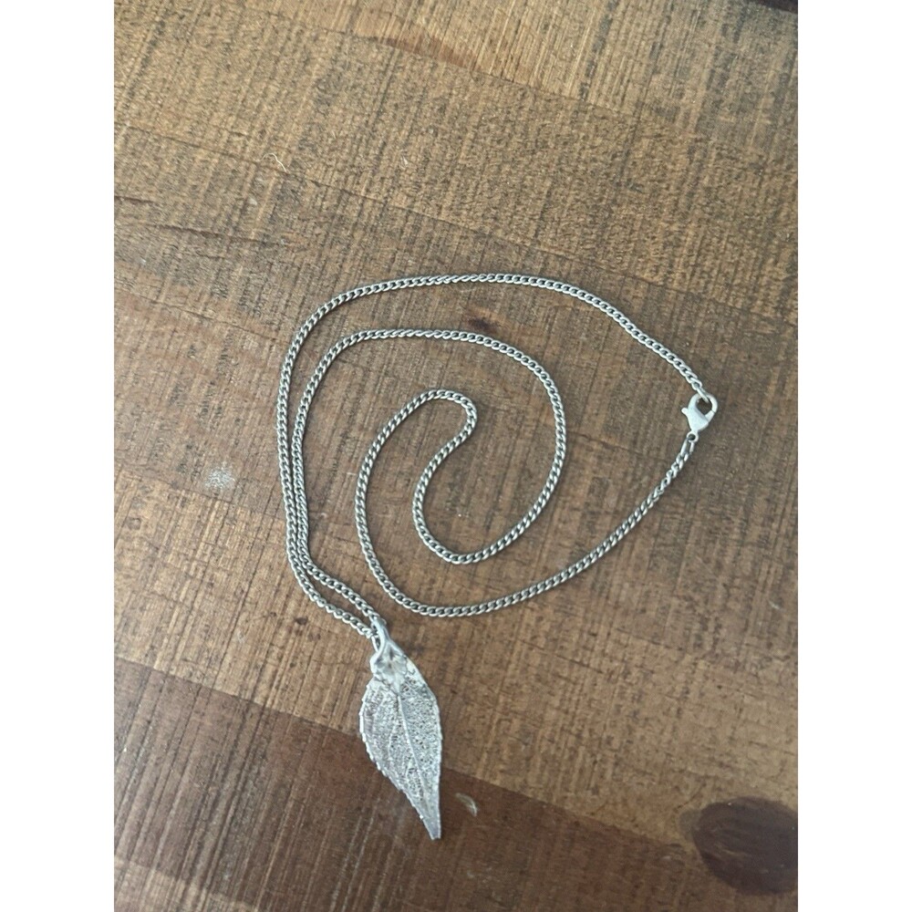 EUC Silver Dipped Leaf Pendant Necklace Nature  Jewelry